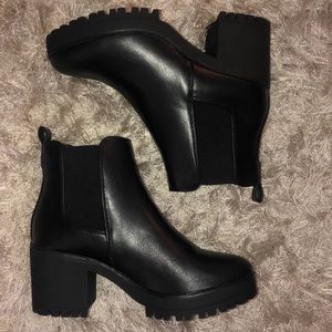 Chelsea Dagger Heeled Boot